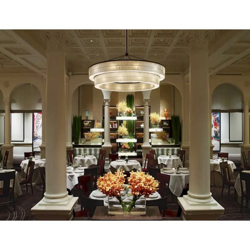 danielchandelier4.webp