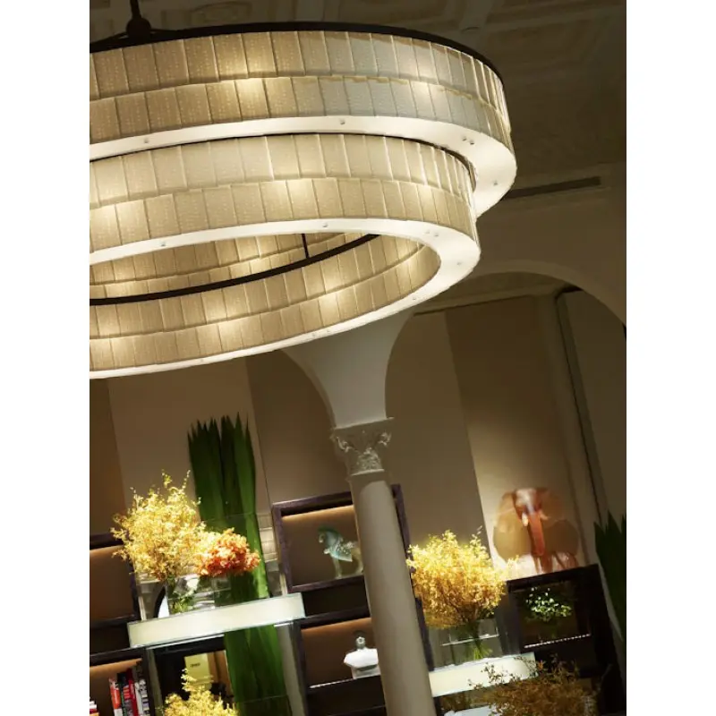 danielchandelier5.webp