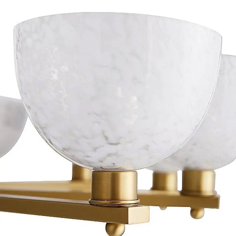silaschandelier3.webp
